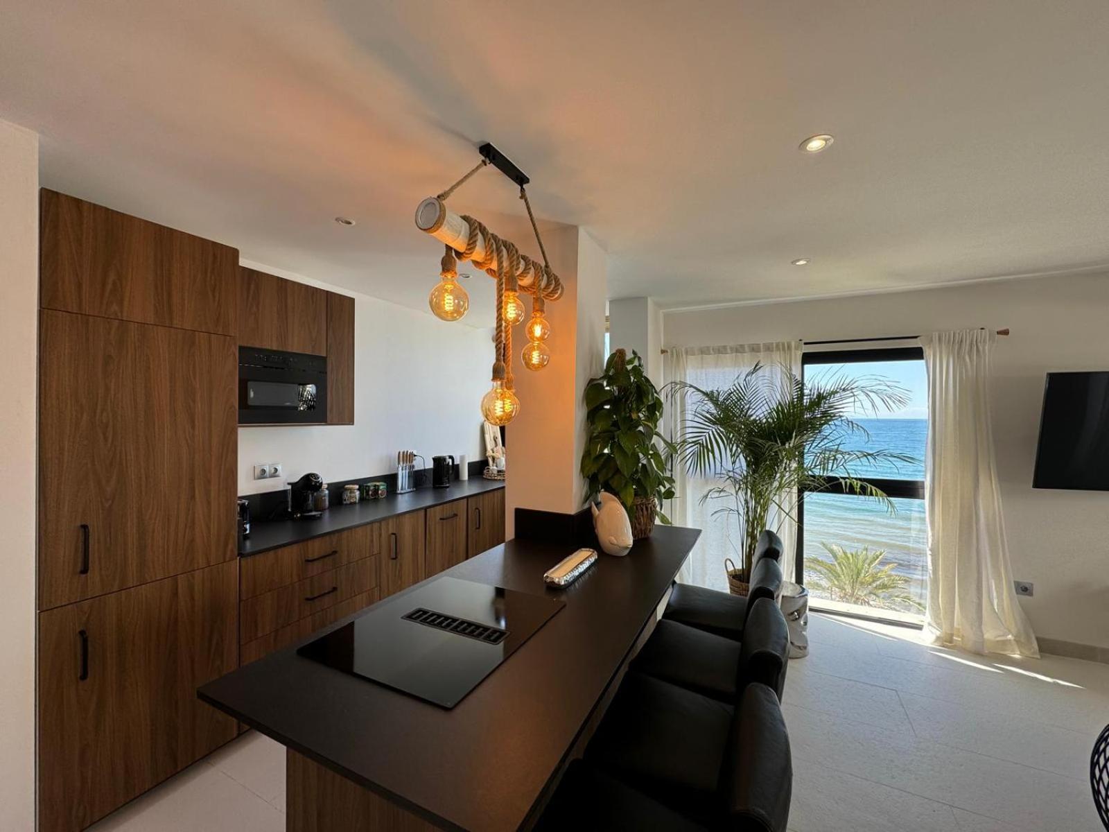 Marbella Beachfront Apartment Exterior photo