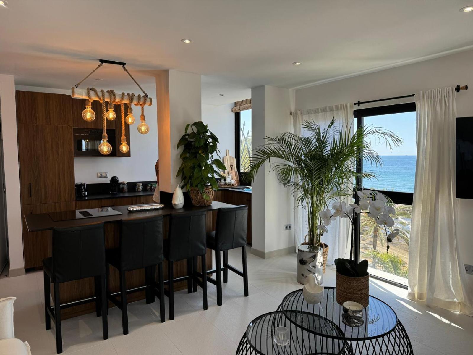 Marbella Beachfront Apartment Exterior photo